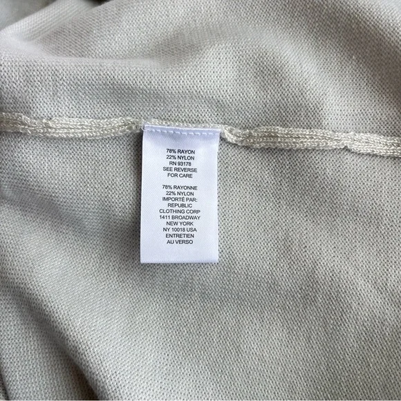 TAHARI Grey Lightweight Puffed Short Sleeve Turtleneck Sweater - Picture 6 of 6